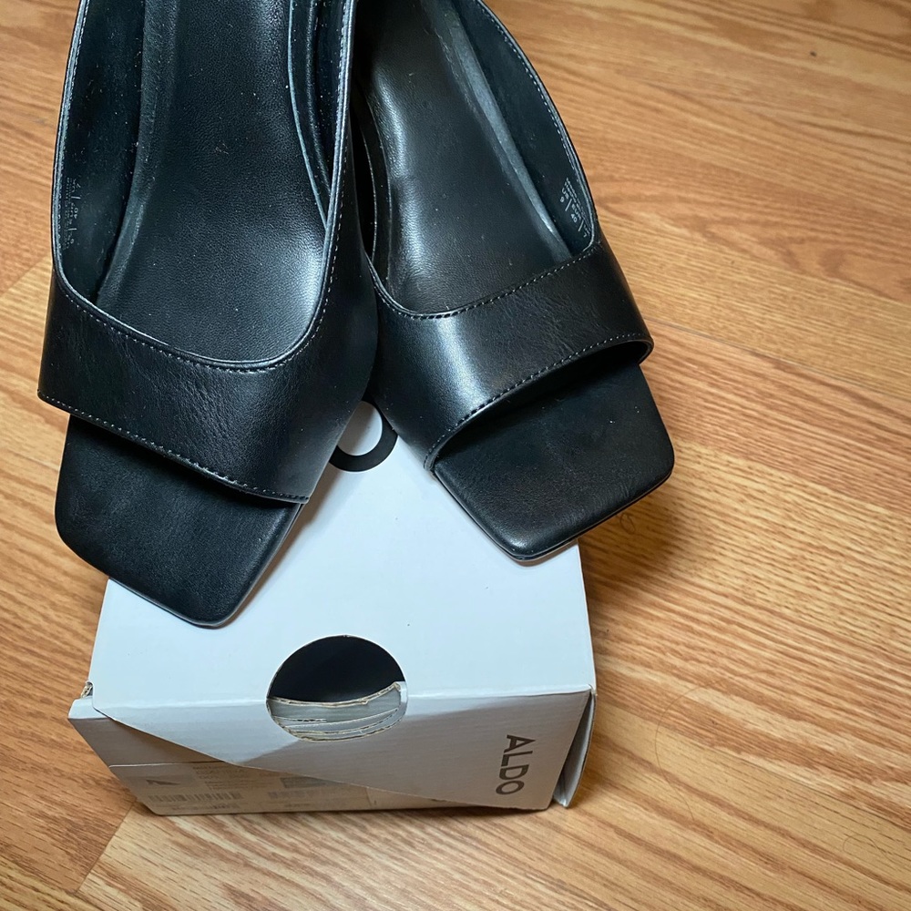 Square Toe Open Toe Heel. Size 9 Mule Style - image 2